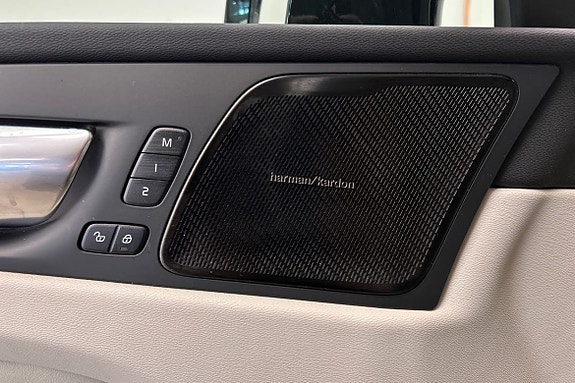 Volvo XC60 25 of 30