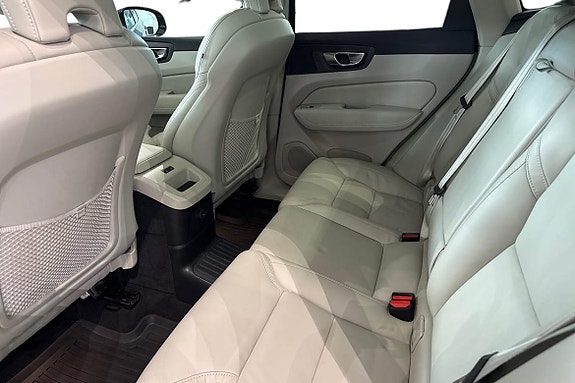 Volvo XC60 13 of 30