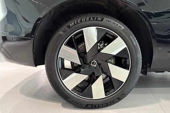 Volvo XC60 17 of 30