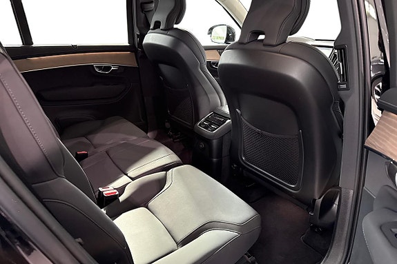 Volvo XC90 9 of 30