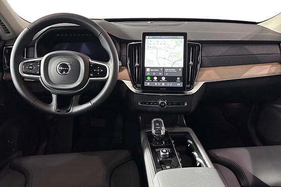 Volvo XC90 10 of 30