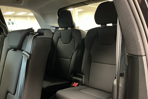 Volvo XC90 26 of 30