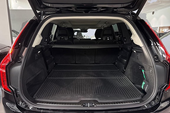 Volvo XC90 12 of 30