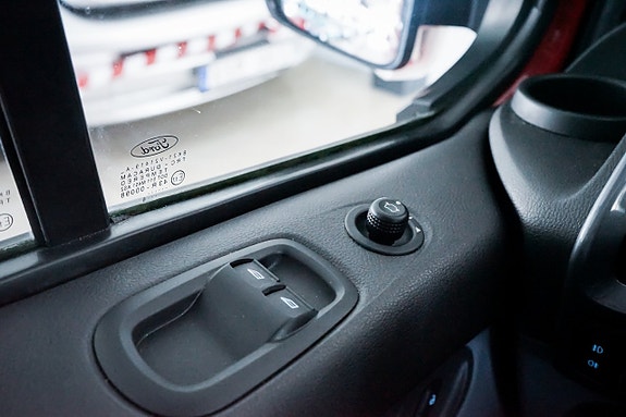 Ford Transit Custom 17 of 30