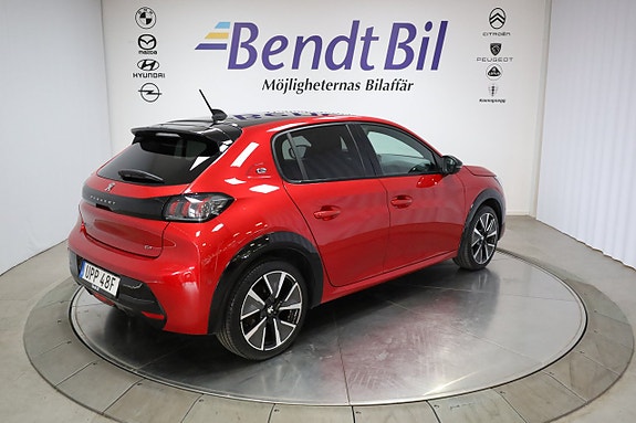 Peugeot e-208 12 of 24