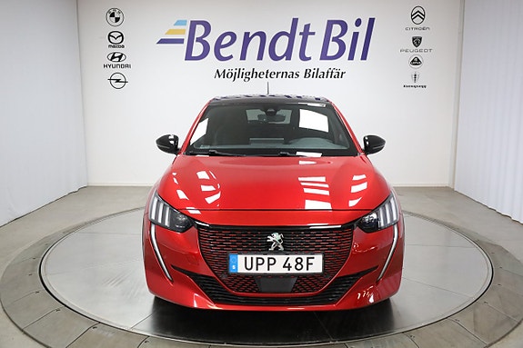 Peugeot e-208 2 of 24