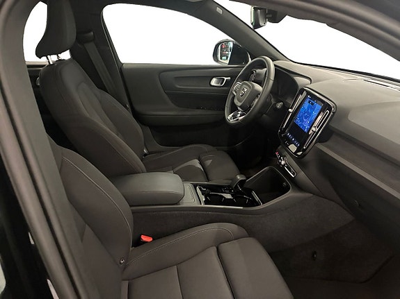 Volvo XC40 5 of 16