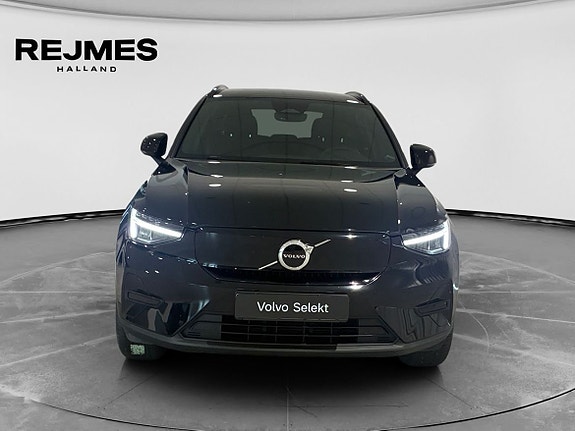 Volvo XC40 9 of 16