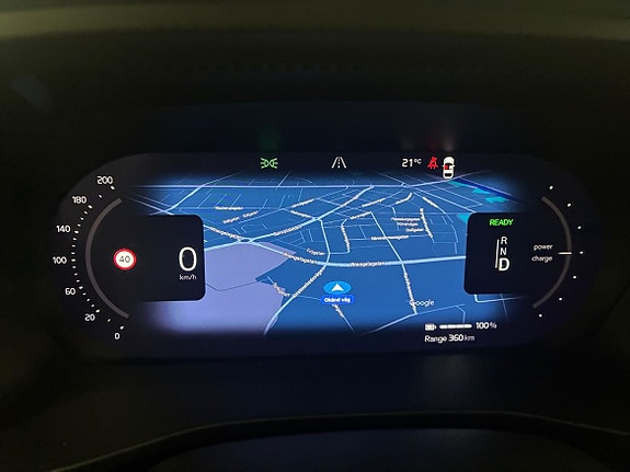 Volvo XC40 12 of 16