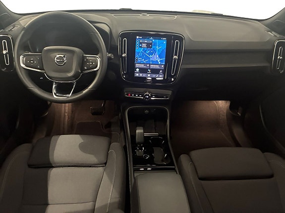 Volvo XC40 6 of 16