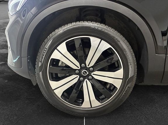 Volvo XC40 10 of 16