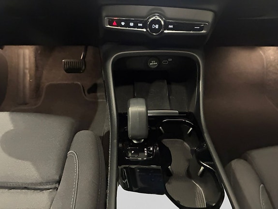 Volvo XC40 13 of 16