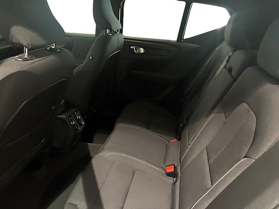 Volvo XC40 7 of 16