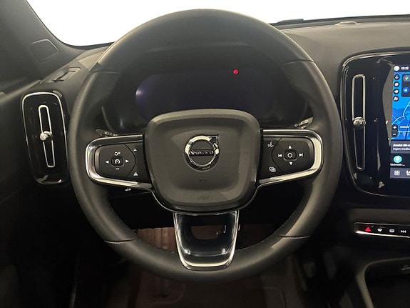 Volvo XC40 11 of 16