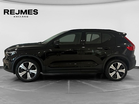 Volvo XC40 3 of 16