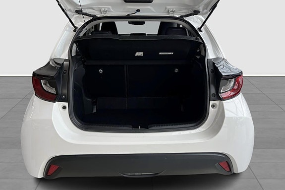 Toyota Yaris 12 of 12