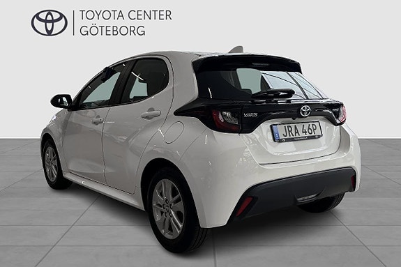 Toyota Yaris 4 of 12