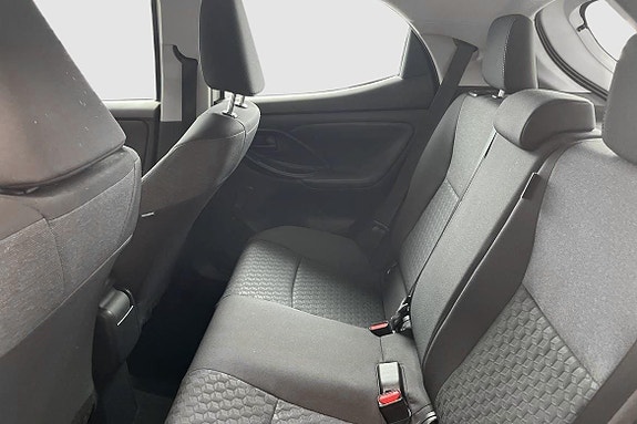 Toyota Yaris 9 of 12