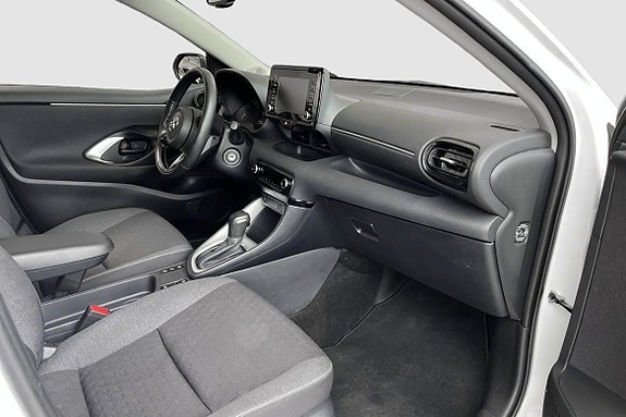 Toyota Yaris 8 of 12