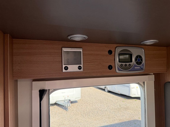 Knaus Sky Ti 700 * Alde & Långbäddar & Automat * 13 of 14