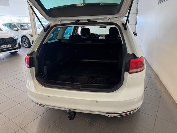 Volkswagen Passat 4 of 10