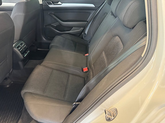 Volkswagen Passat 6 of 10