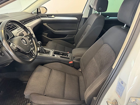 Volkswagen Passat 5 of 10