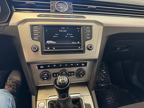 Volkswagen Passat 8 of 10