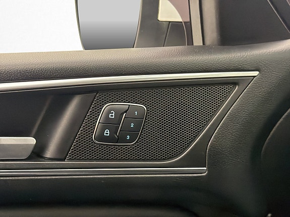 Ford S-MAX 12 of 30