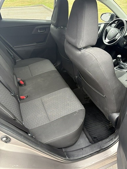 Toyota Auris 6 of 9
