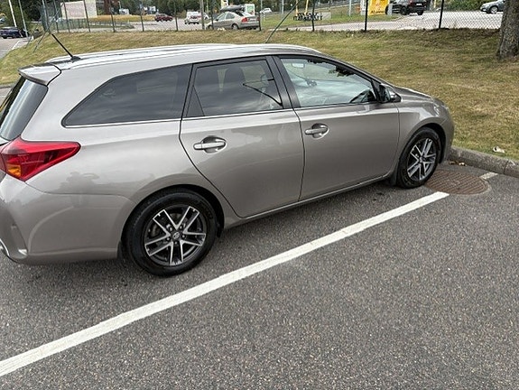 Toyota Auris 4 of 9