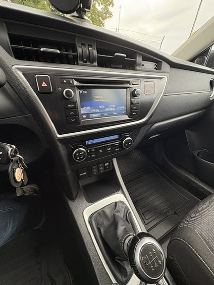 Toyota Auris 9 of 9