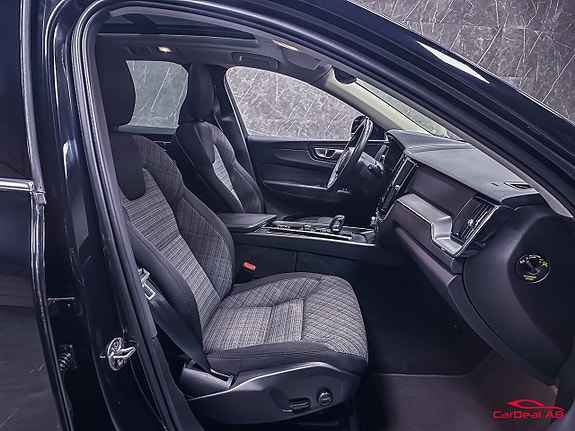 Volvo XC60 10 of 27