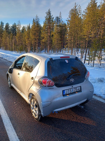 Toyota Aygo 2 of 2