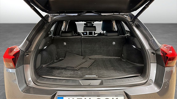 Lexus UX250h 12 of 13