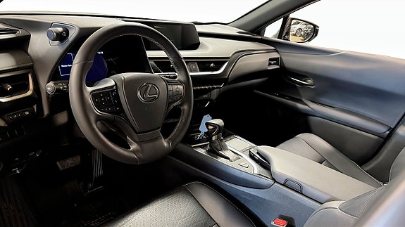 Lexus UX250h 7 of 13