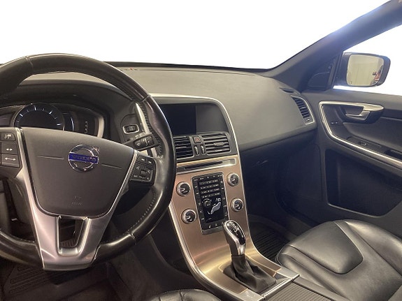Volvo XC60 8 of 13