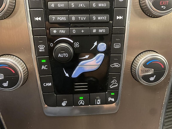 Volvo XC60 10 of 13