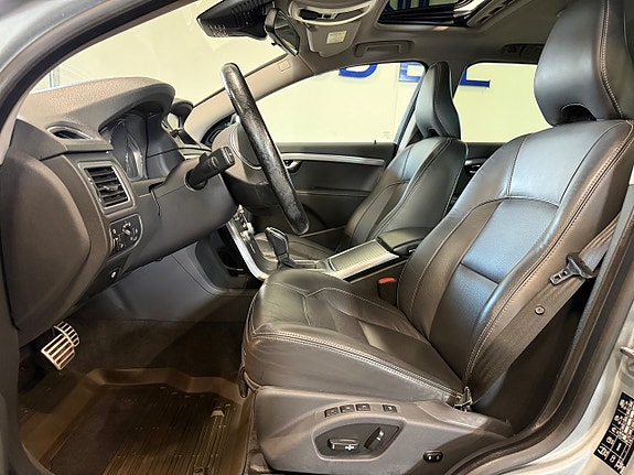 Volvo XC70 11 of 22