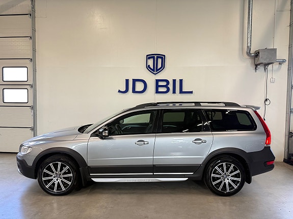 Volvo XC70 2 of 22