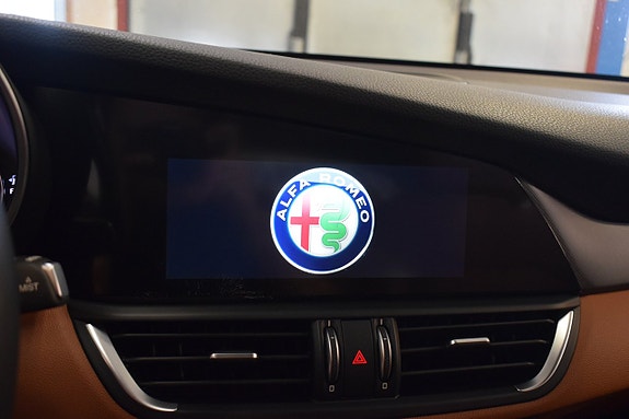 Alfa Romeo Giulia 10 of 15