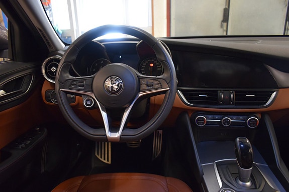 Alfa Romeo Giulia 6 of 15