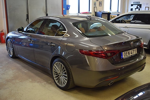 Alfa Romeo Giulia 4 of 15