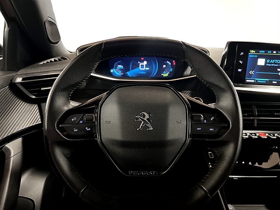 Peugeot e-2008 7 of 15
