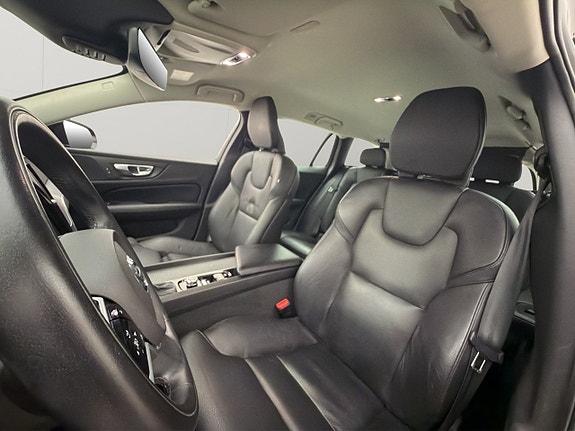 Volvo V60 13 of 30
