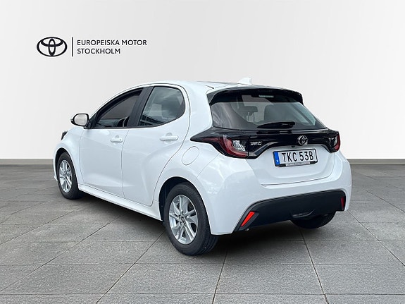 Toyota Yaris 4 of 12