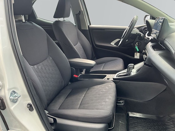 Toyota Yaris 8 of 12