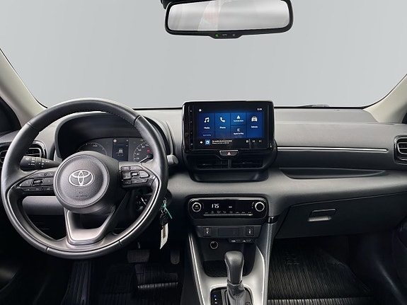 Toyota Yaris 10 of 12
