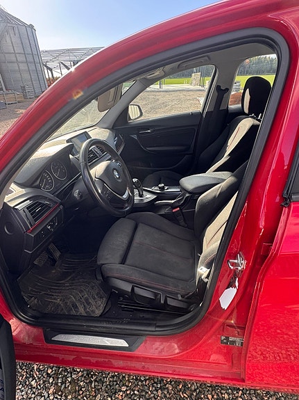 BMW 118d 3 of 5