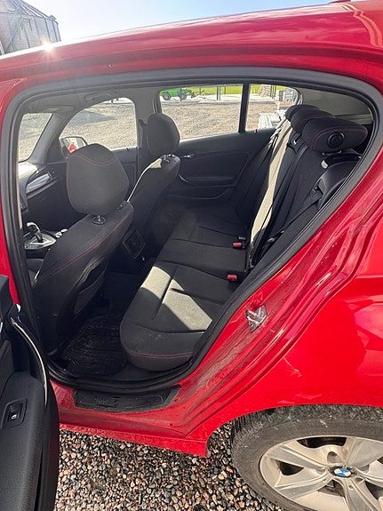 BMW 118d 4 of 5